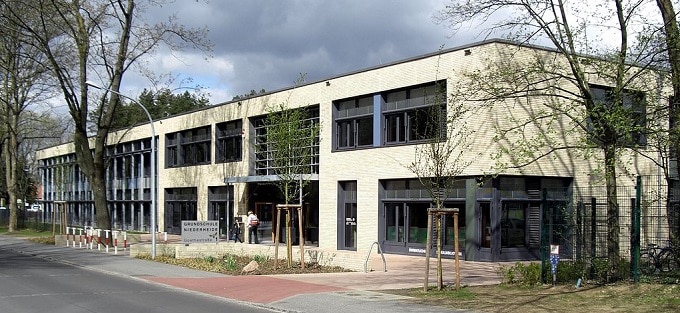 Vorschaubild: Die Niederheide-Grundschule in Hohen-Neuendorf. Foto: Havelbaude / Wikimedia unter Lizenz CC BY-SA 3.0