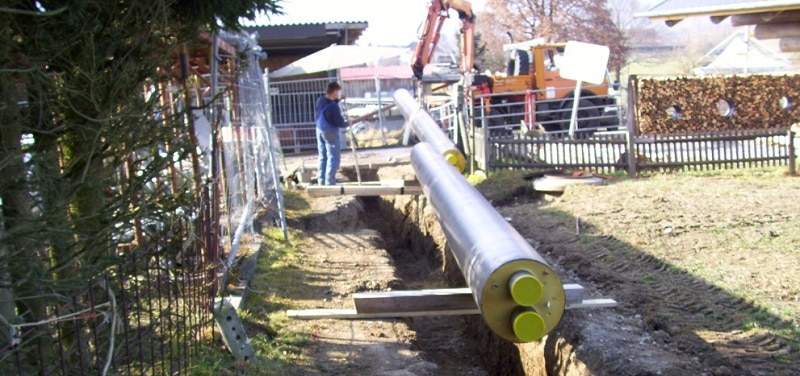 Verlegung eines hocheffizienten KMR-Rohres in Büsingen. Foto: Solarcomplex