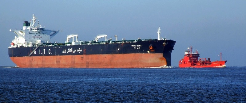 Wohin treibt der Ölpreis? Mit der Rückkehr des Irans an die weltweiten Handelsplätze, hier der Tanker Dena vor Rotterdam, wird auch weitere Bewegung und die Ölpreise kommen. Foto Alf van Beem / Wikimedia / Lizenziert unter CC0
