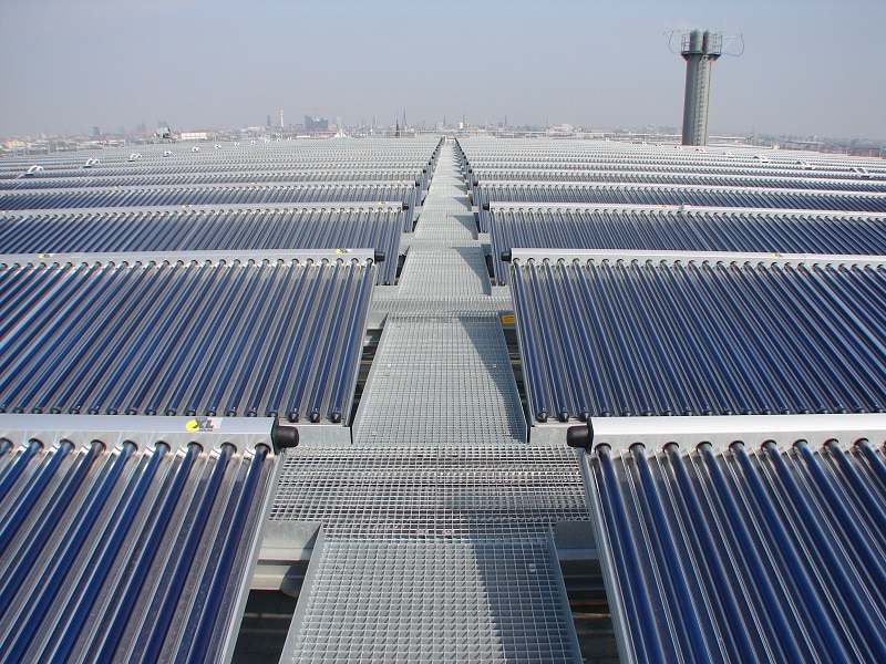 Der Energiebunker in Hamburg zeigt, dass sich auch hierzulande größere Solarprojekte rechnen können. Bild: Ritter XL Solar