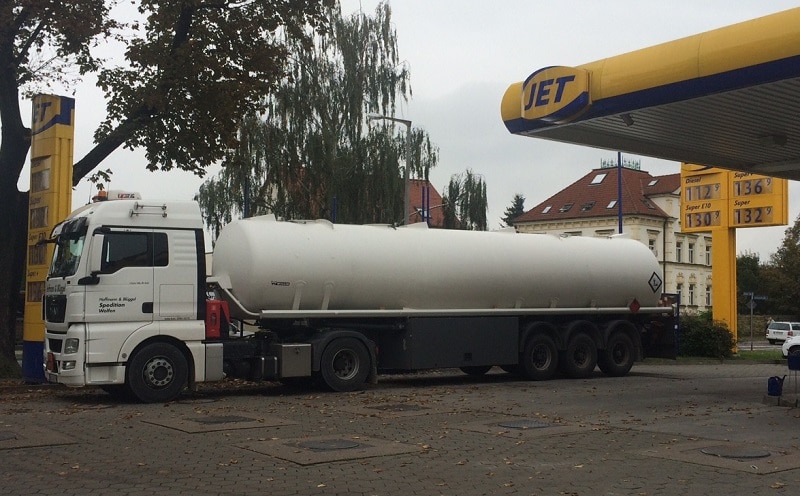 Die Ausbildung zum Tankkraftwagen-Fahrer kann sich der Mineralölhändler fördern lassen. Foto: Urbansky Mineralölhändler, Tkw, Förderung, KfW, BAFA