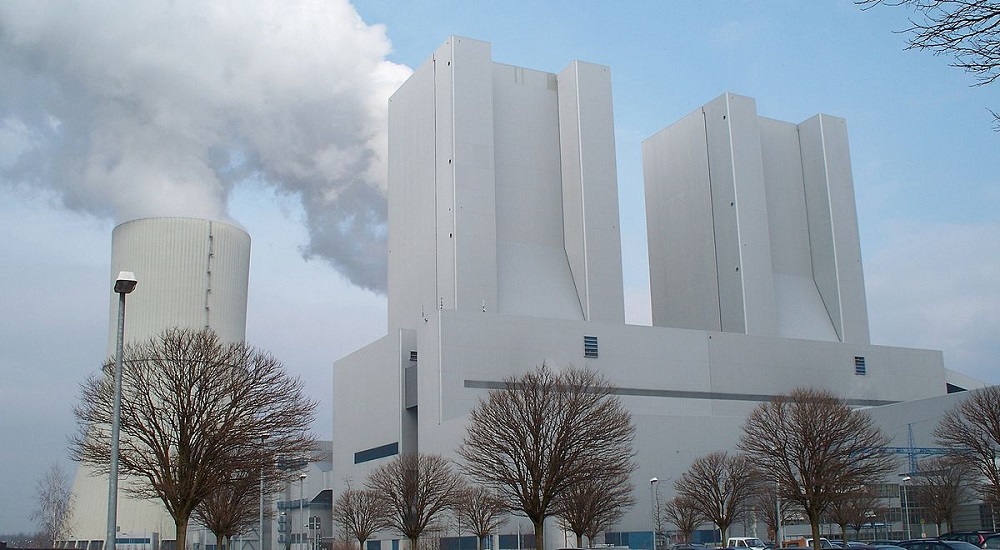 Selbst das modernsten Kohlekraftwerk, wie hier Lippendorf, stößt massenhaft CO2 aus. Aber auch rein ökonomische Gründe sprechen gegen Braunkohl als Partner der Energiewende. Foto: High Contrast / Wikimedia / Lizenz unter CC BY 3.0 de