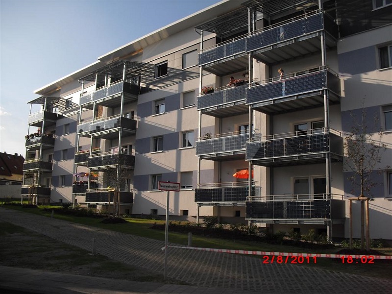Eine Möglichkeit für PV-Fassaden sind auch Balkone, wie hier bei der Wohnungsbaugesellschaft der Stadt Zirndorf mit einer Leistung von 12 kWp. Foto: ertex Solar