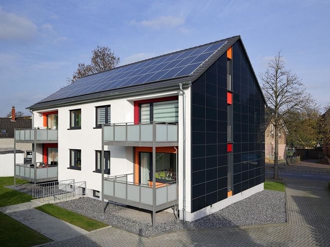 90 Photovoltaik-Elemente an Dach und 170 Fassadenelemente erzeugen am Bottroper Plusenergiehaus mehr als 22.200 Kilowattstunden Strom jährlich. Vivawest